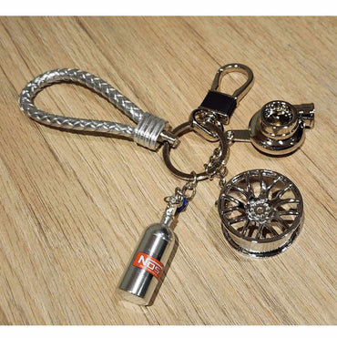 Llavero Autos de Carrera – Diseño Turbo, Aro y Tanque de Nitrógeno – Metal Plata