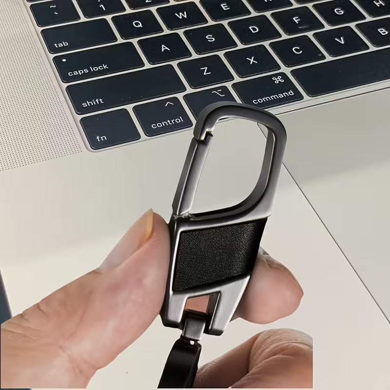 Llavero Giratorio 360° de Metal Negro para Auto