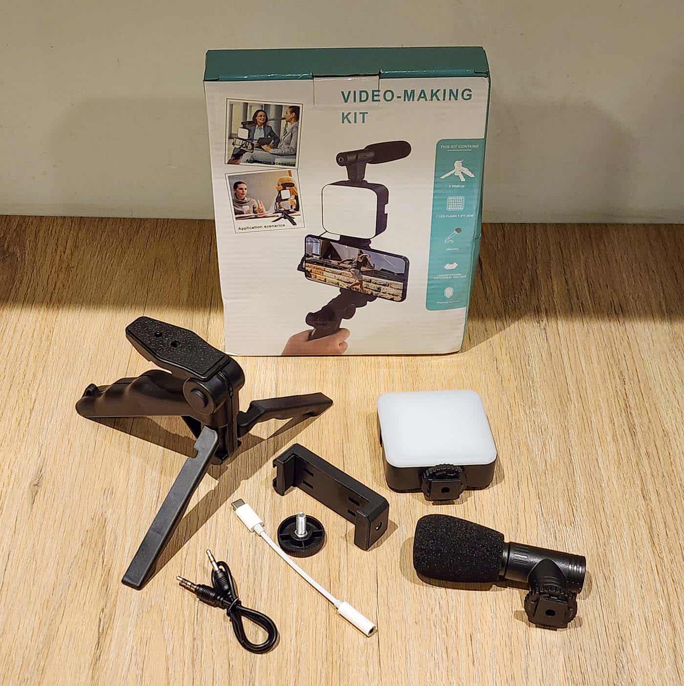 Trípode y Estabilizador 5 en 1 para Smartphone con Luz LED y Micrófono Negro