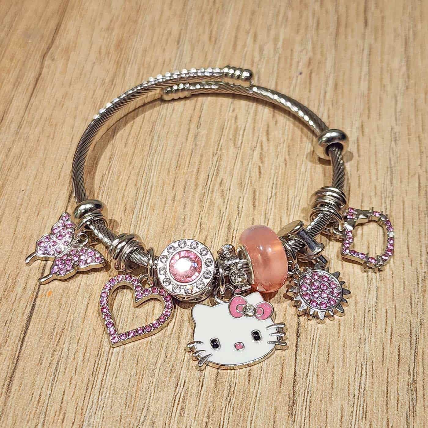 Pulsera Hello Kitty Kawaii con Encantos – Gato, Corazón y Mariposa