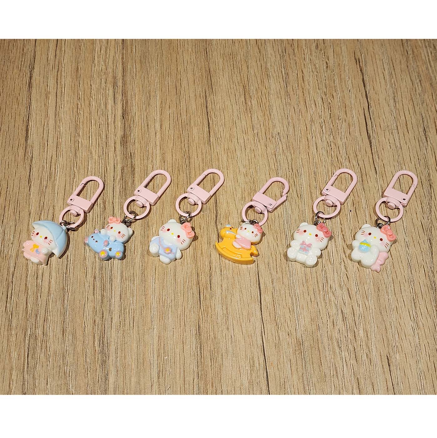 Llaveros Hello Kitty Kawaii – Set x6 Mini Colgantes para Mochilas y Llaves
