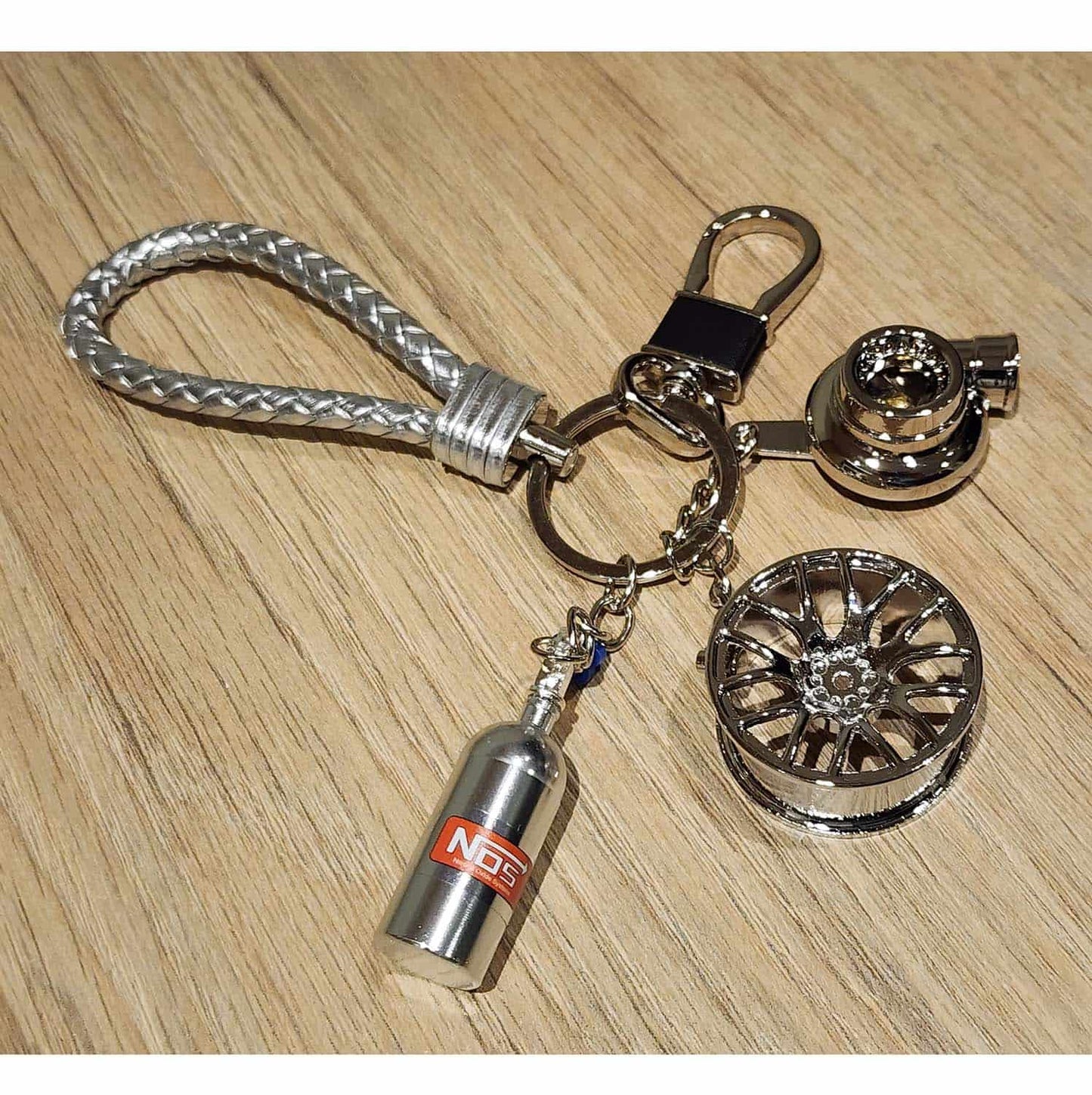Llavero Autos de Carrera – Diseño Turbo, Aro y Tanque de Nitrógeno – Metal Plata