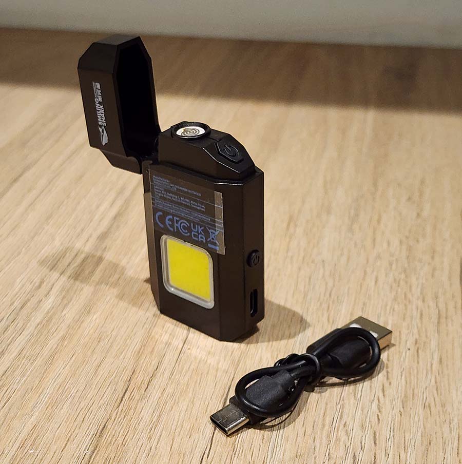 Linterna y Encendedor Eléctrico 2 en 1 Recargable USB-C para Camping