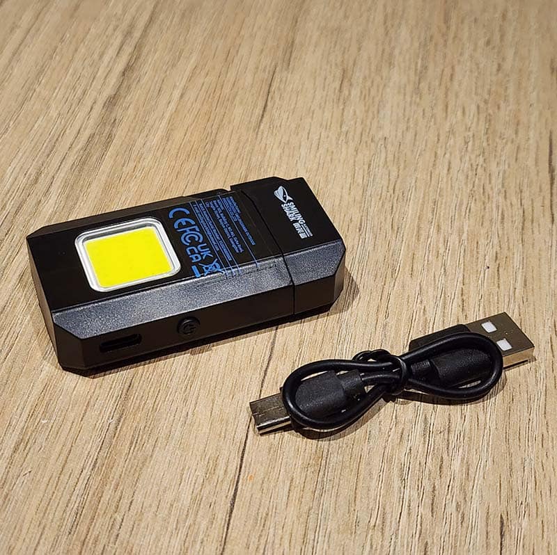 Linterna y Encendedor Eléctrico 2 en 1 Recargable USB-C para Camping