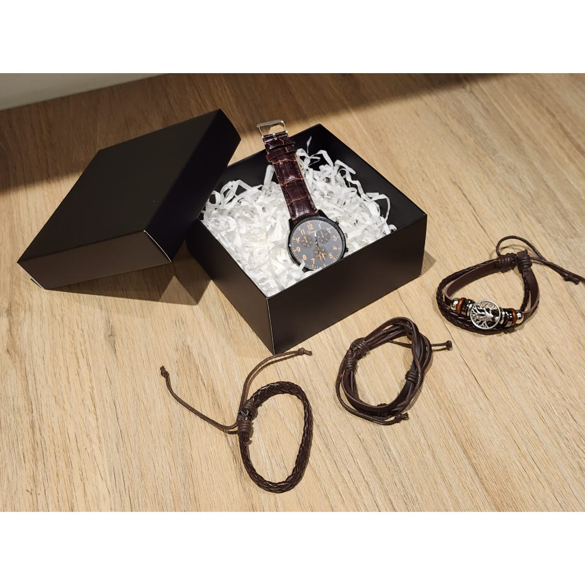 Set de Accesorios de Moda para Hombre 4 Piezas - Pulseras y Reloj - Café Oscuro