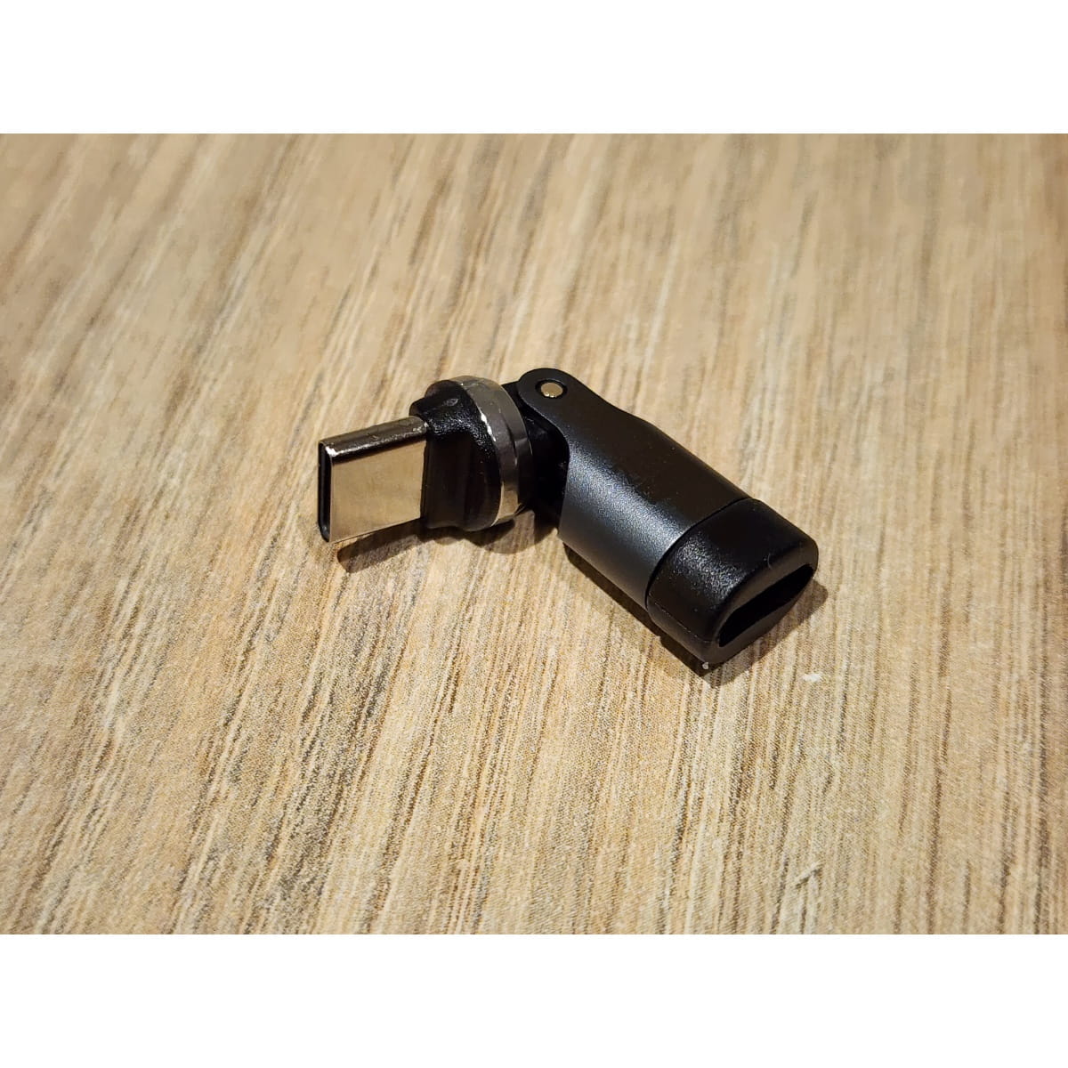 Adaptador USB-C 240W Giratorio 540° con LED