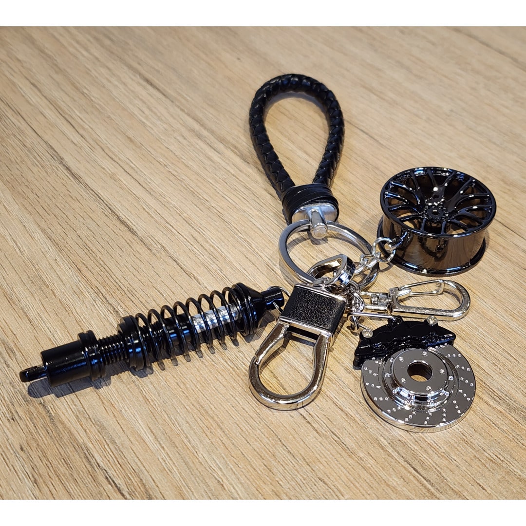 Llavero Temático de Autos de Carrera de Metal con Diseño Mecánico Negro