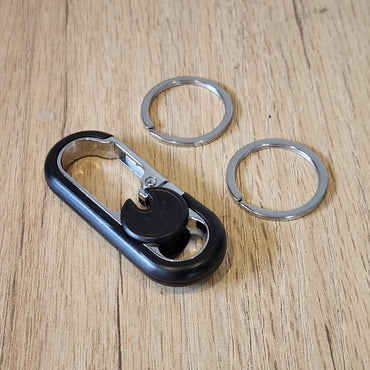 Llavero Mosquetón Smart de Aluminio – Doble Anillo, Negro, Minimalista