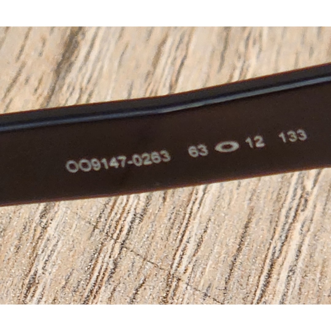 Gafas de Sol Oakley Castel OO9147 – Rectangulares Hombre con Estuche